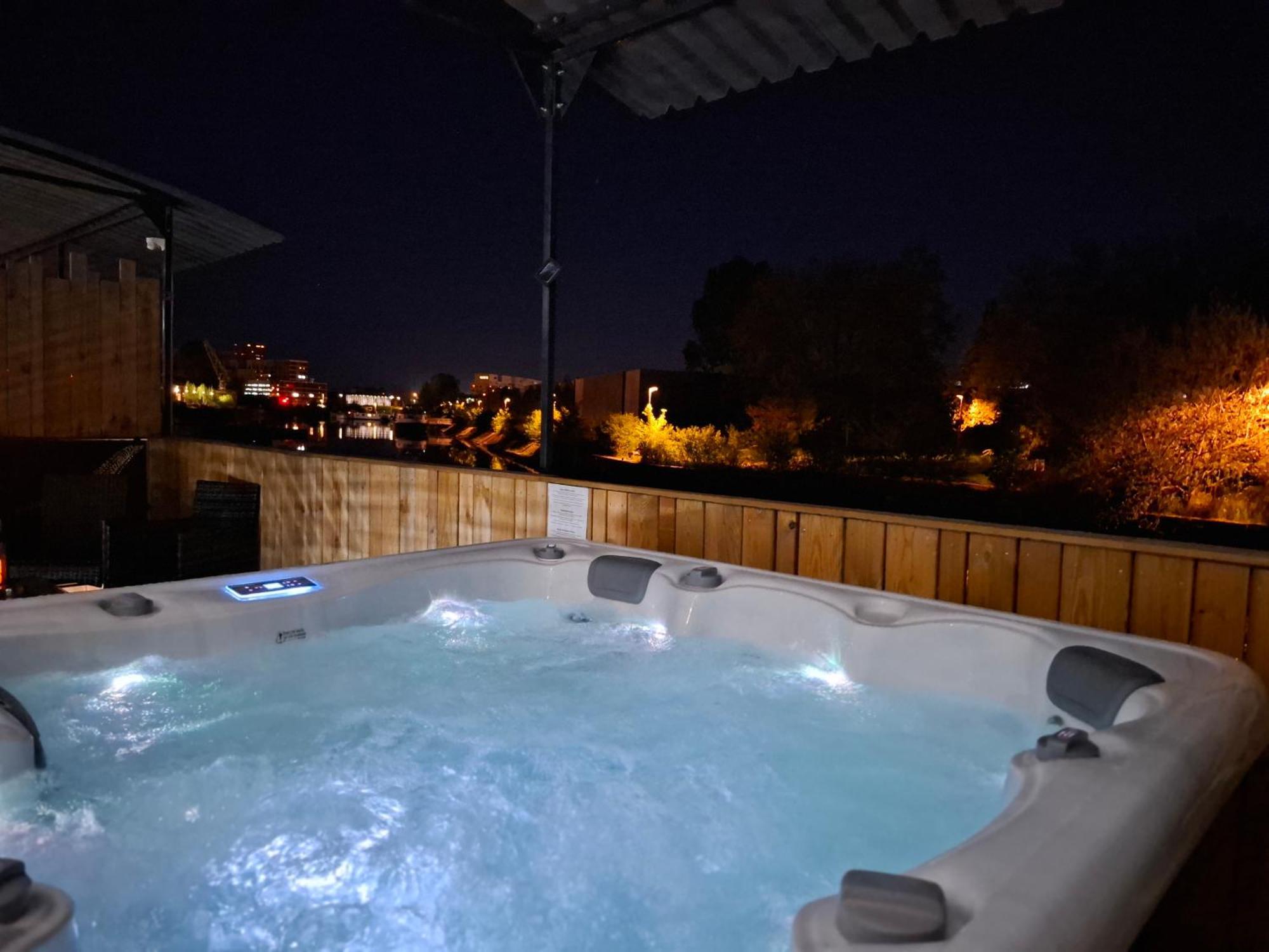 ストラスブールLa Peniche De Fabrice Avec Jacuzzi Privatifアパートメント エクステリア 写真